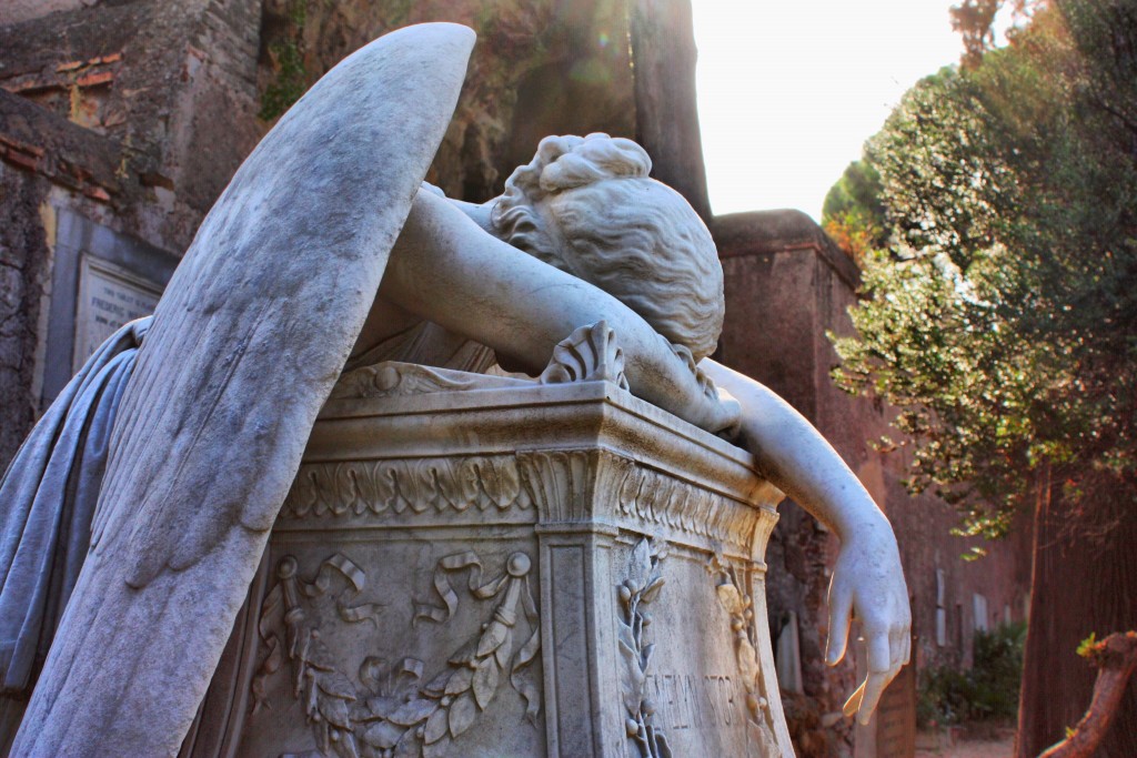 angel-statue-in-cemetery-678903033-58a1d0735f9b58819c3e8a99